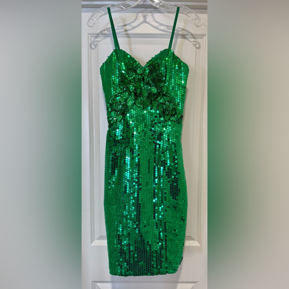 Vintage 90’s Alyce Designs Emerald Green Sequin Prom/Homecoming Dress Size 6